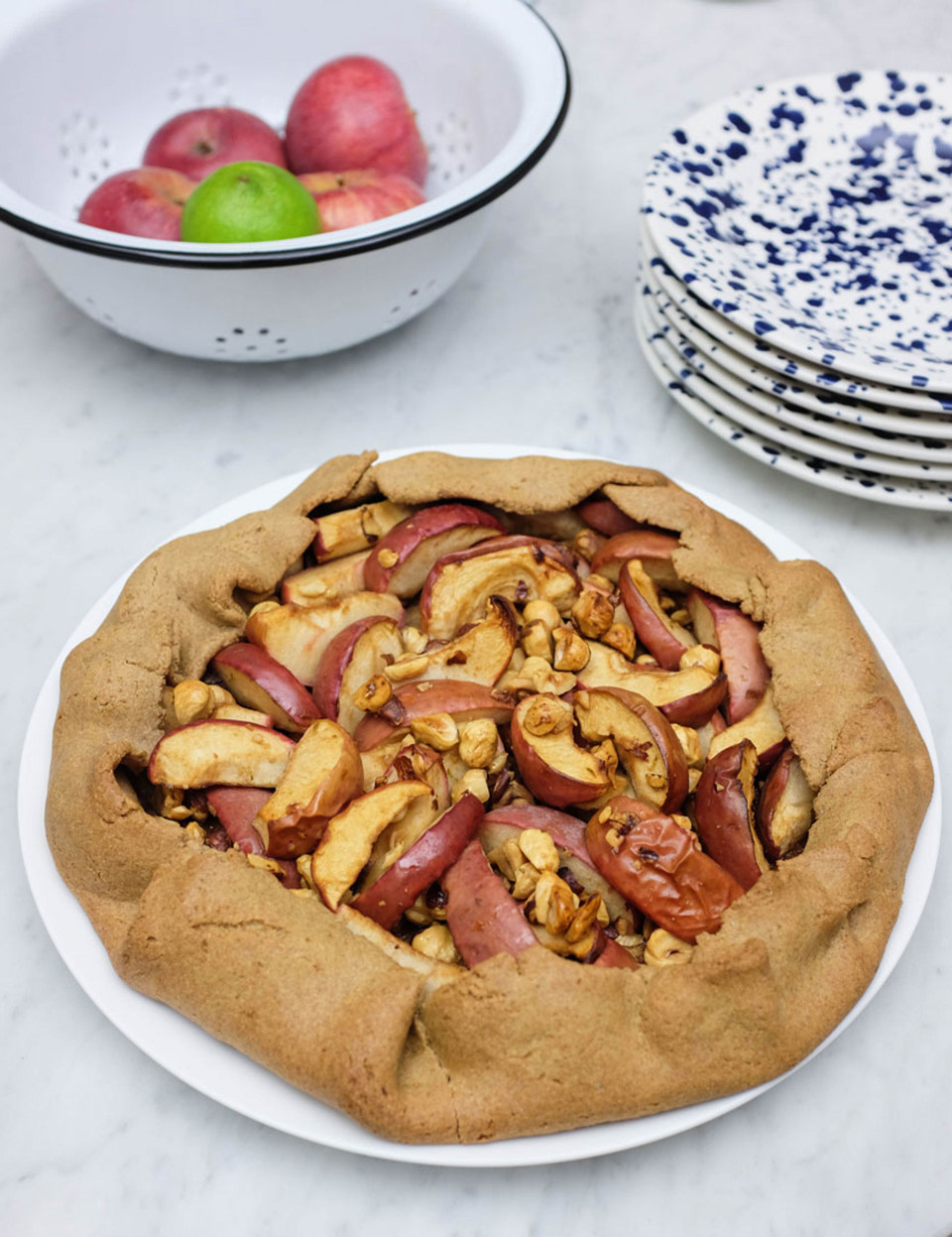 Crostata di farro e avena alle mele e nocciole