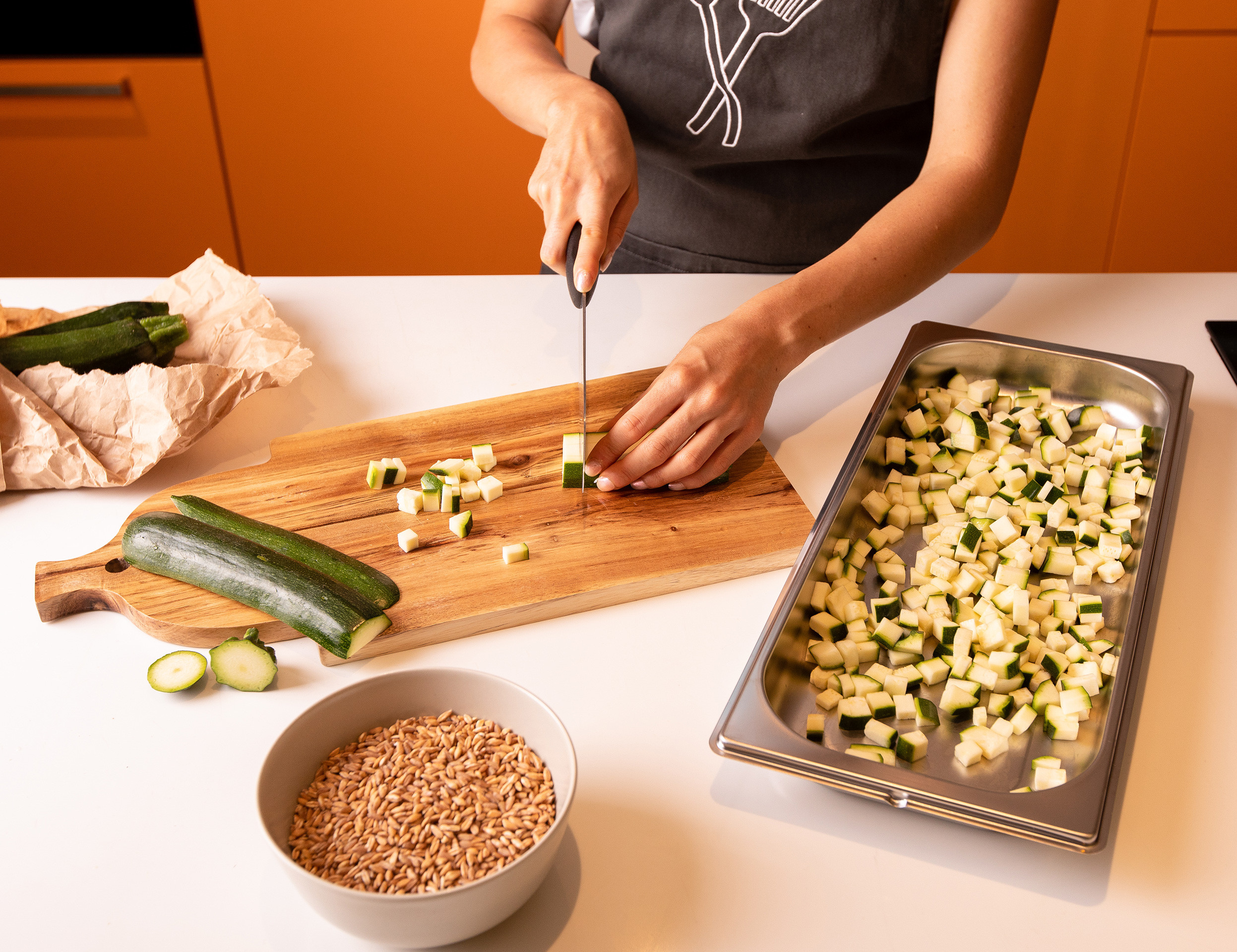 Farro con zucchine, pomodorini e feta