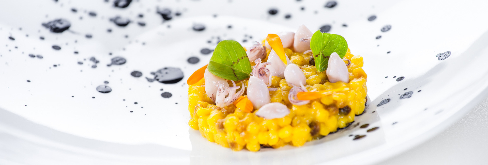 Fregola sarda allo zafferano con calamaretti