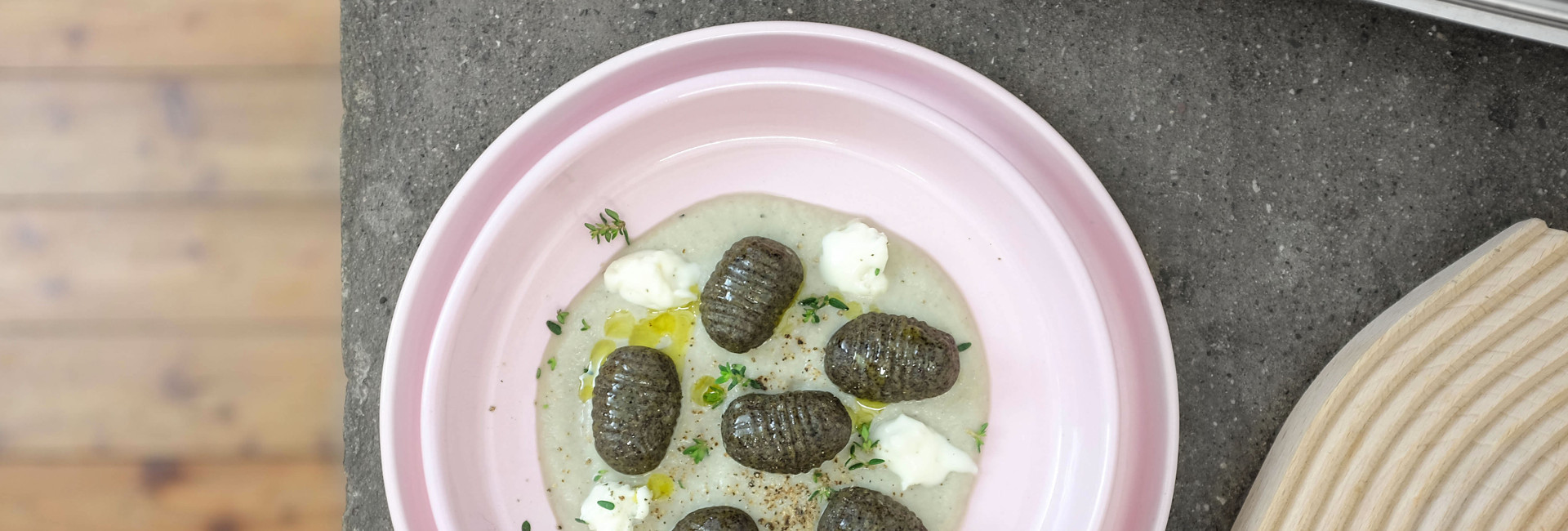 Gnocchi di canapa su crema di topinambur