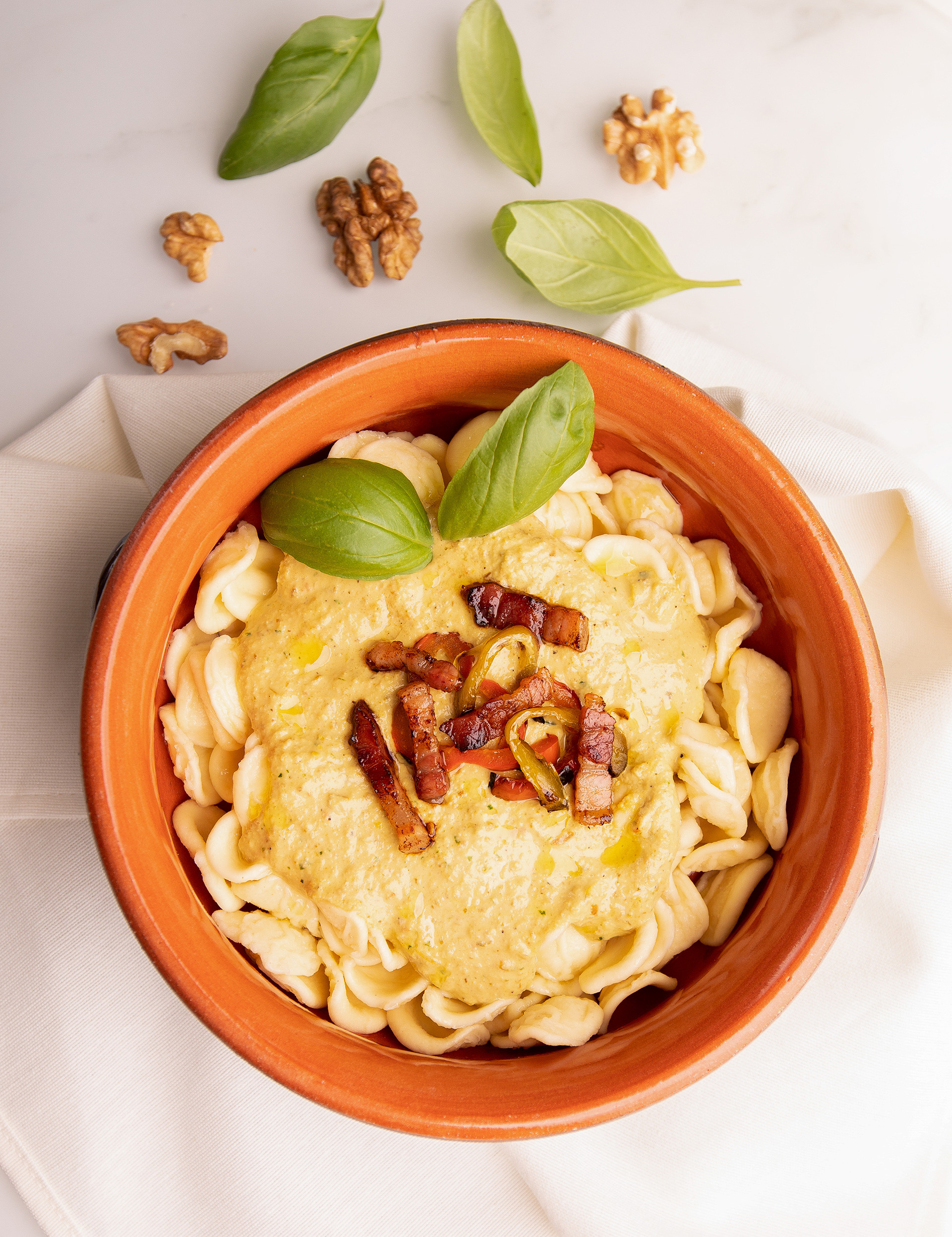 Orecchiette con pesto di peperoni