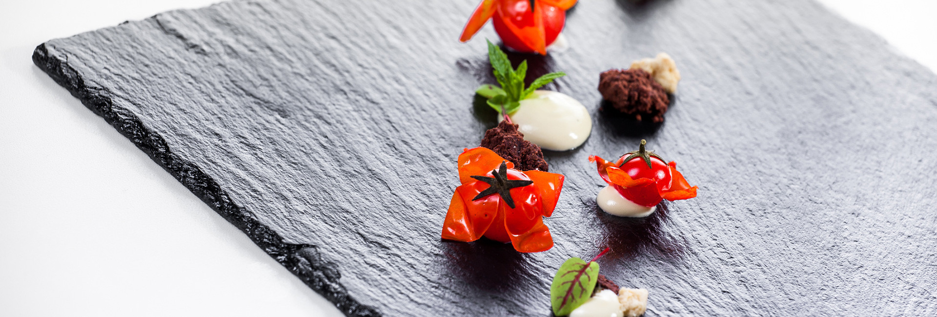 Pomodorini alla vaniglia con crumble e zabaione