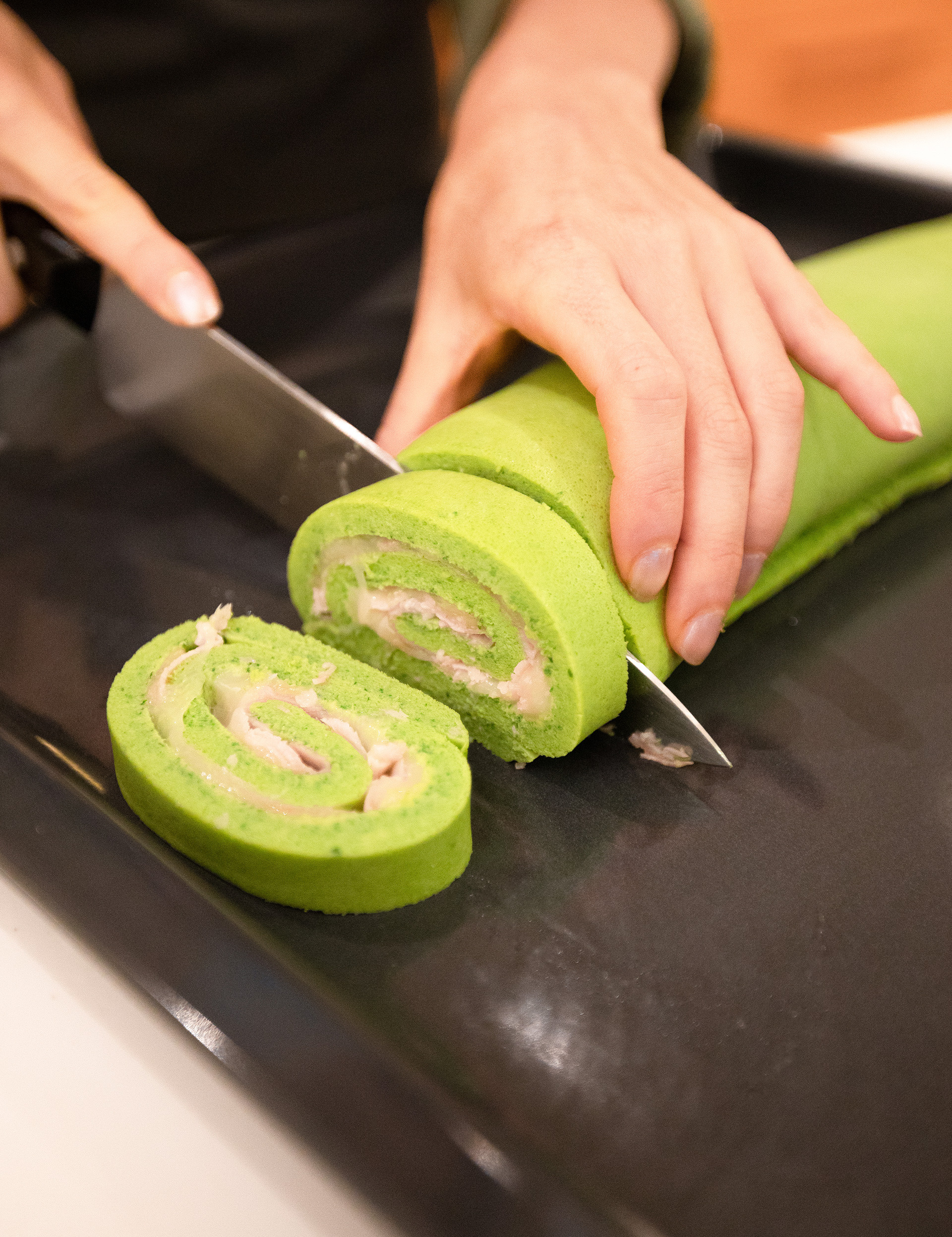 Rotolo di frittata agli spinaci ripieno