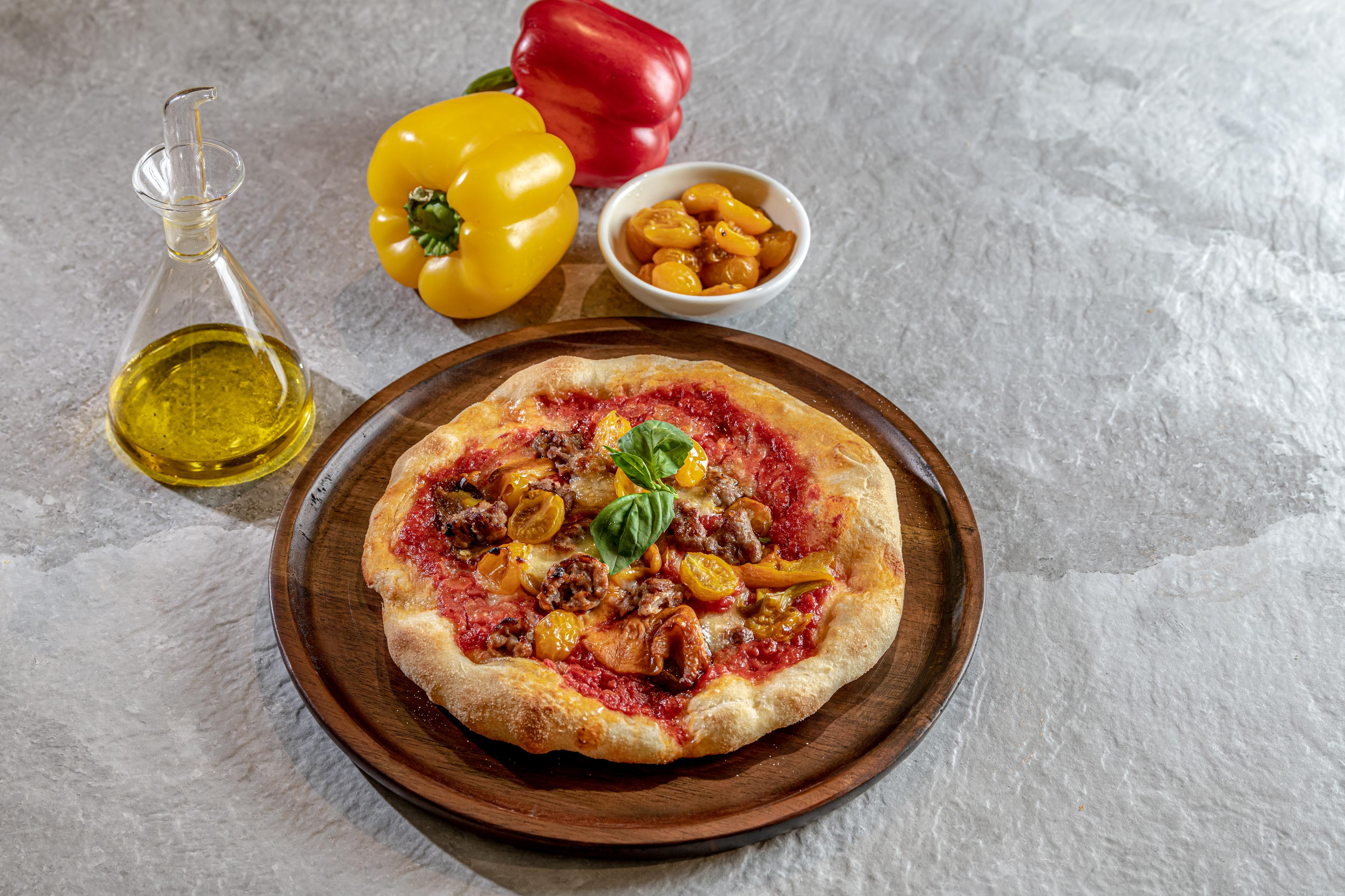 Pizza con peperoni e salsiccia Ricetta Salsiccia, Pizza, Peperoni